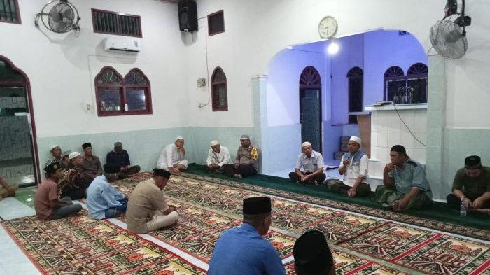 Wakapolres Tanjungbalai Salat Isya dan Tarawih Sembari Berikan Tausiyah Agama