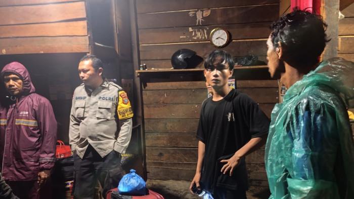 LONGSOR -  Kondisi rumah korban longsor di Wek 1, Batangtoru, Tapanuli Selatan, Senin (18/5/2026). Dalam kejadian ini, ibu dan anak menjadi korban dan masih tertimbun.