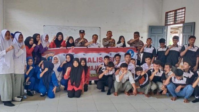 Sambangi SMA N 8, Bhabinkamtibmas Polsek Batunadua Motifasi Anak Didik Giat belajar