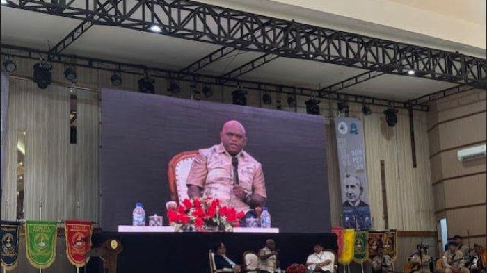 MENTERI HAM RI: Menteri HAM Natalius Pigai pada Acara Festival Nomensen di Aula Universitas HKBP Nommensen (UHN) Medan, Jalan Sutomo, Medan, Jumat (14/3/2025).