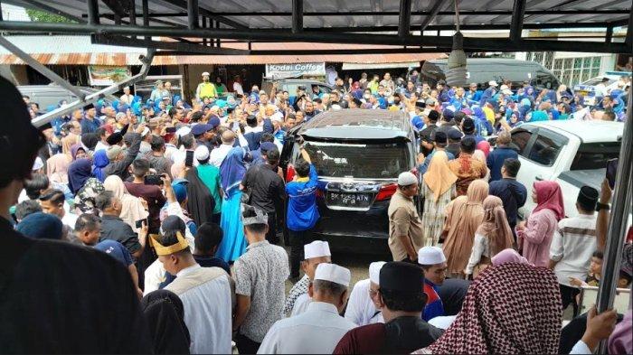 Emak-emak Padati Pondok Persulukan Besilam Langkat karena Ingin Bersalaman dengan Anies Baswedan