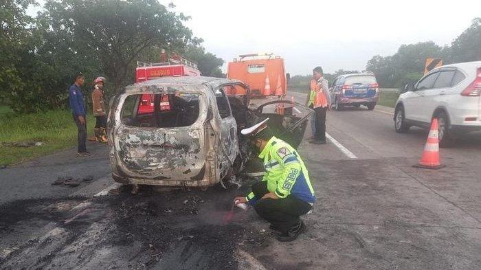 Tiga Tewas dalam Kecelakaan Maut di Tol Cipali, Minibus Terbakar Usai Menabrak Kendaraan di Depannya