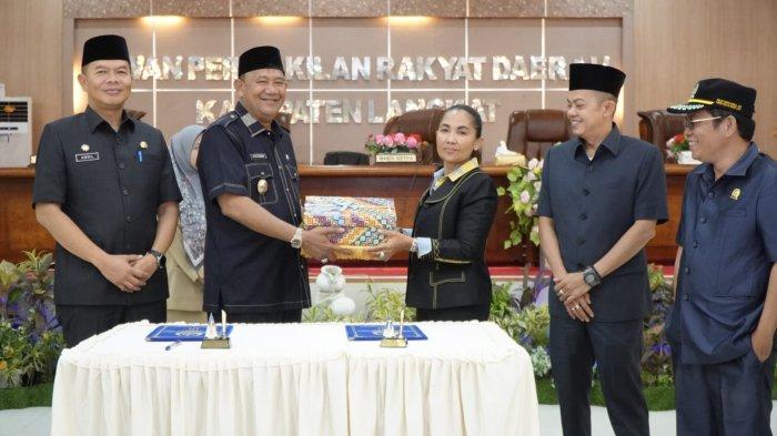 Plt Bupati Langkat Syah Afandin Hadiri Rapat Paripurna Penyampaian Penjelasan LKPJ