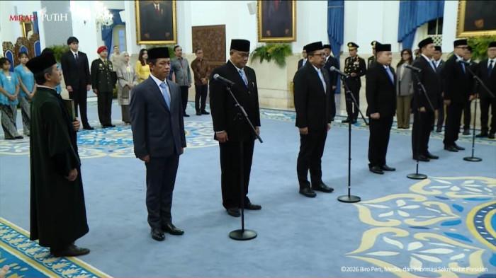 PELANTIKAN KABINET - Sebanyak enam pejabat dilantik Presiden Prabowo Subianto di Istana Negara, Jakarta Pusat, Senin (27/4/2026). Adapun keenamnya yakni  Jumhur Hidayat, ⁠M Qodari, Dudung Abdurachman, ⁠Hanif Faisol, ⁠Hasan Nasbi, Abdul Kadir Karding