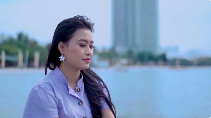 Terjemahan Lirik Lagu Batak Ho Di Ngolunghu, Dipopulerkan Sry Celina Gultom feat Hendro Sinambela