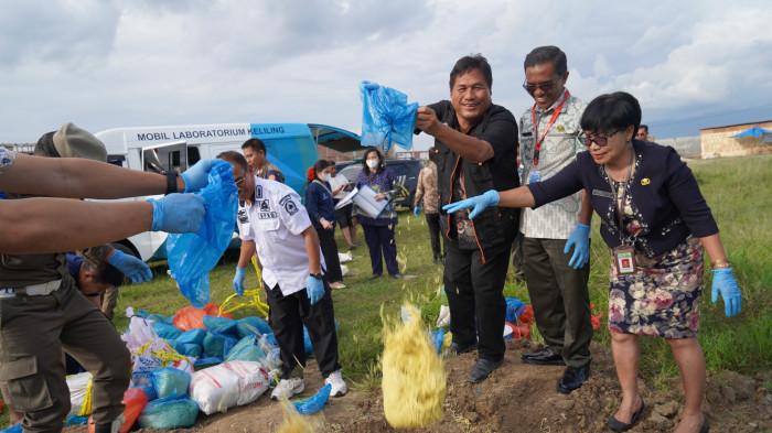 Loka POM Toba  Musnahkan Ratusan Kilogram Mie Berformalin
