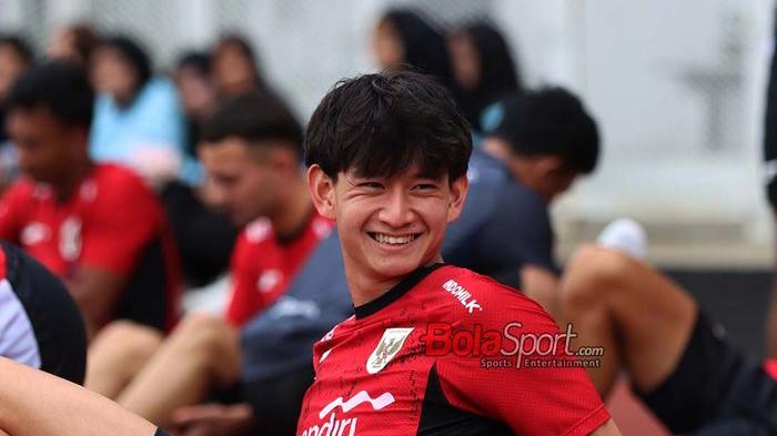 GABUNG TIMNAS - Luke Xavier Keet sedang berlatih bersama Timnas U-22 Indonesia di Stadion Madya, Senayan, Jakarta, Selasa (11/11/2025).