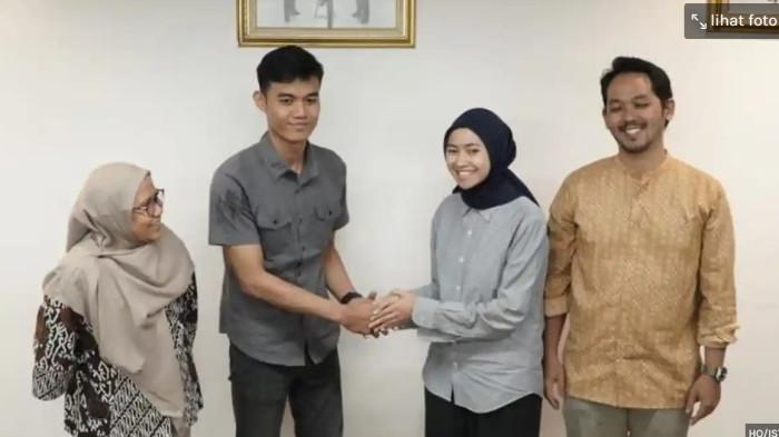 MEDIASI KASUS TUMBLER - KAI mempertemukan Anita dan Argi untuk menyelesaikan polemik kehilangan tumbler di KRL. Pertemuan ini menghasilkan kesepahaman bersama dan meluruskan isu pemecatan petugas.