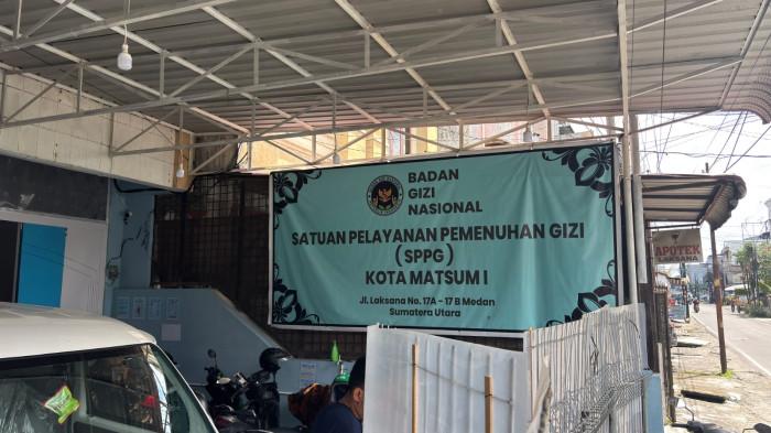 MENU MBG- Suasana di SPPG Kota Matsum Medan, Jalan Laksana No 17A–17B. Beredar video temuan cacing dalam menu MBG yang berasal dari SPPG ini.