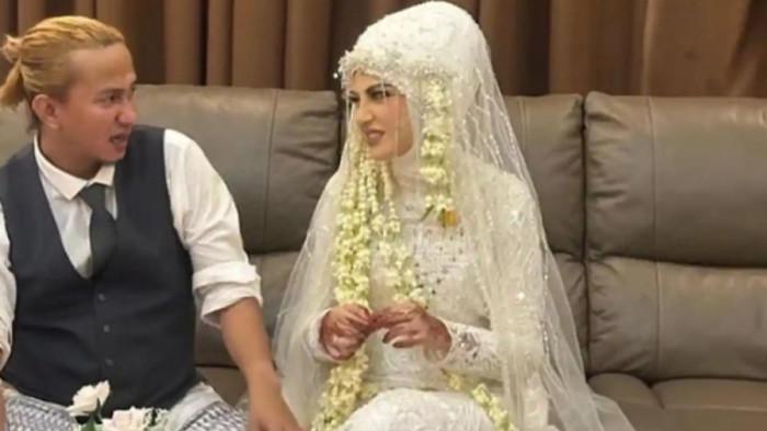 MOMEN PERNIKAHAN - Momen pernikahan model Helwa Bachmid dengan Habib Bahar bin Smith. Helwa mengungkap pengakuan mengejutkan setelah dinikahi Habib Bahar