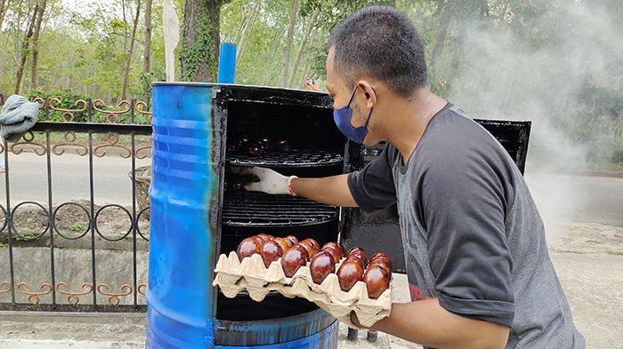 WAJIB DICOBA Telur Asin Asap, Oleh-oleh dari Asahan yang Bisa Tahan Hingga Satu Bulan