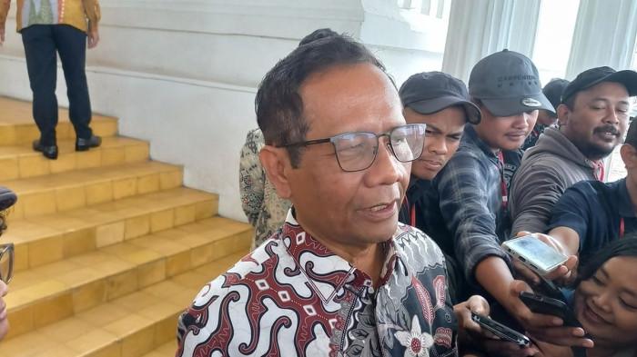 MAHFUD Tak Percaya KPK Sudah Selidiki Proyek Kereta Cepat Whoosh Mulai Awal Tahun 2025: Baru Ribut