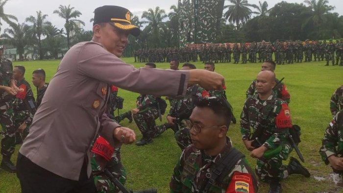 Kapolsek Tanah Jawa Sambut Satgas PAM Perbatasan RI-PNG Batalyon 122/Tombak Sakti di Simalungun