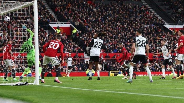 HASIL Liga Inggris Tadi Malam, Man United Tumbang, Arsenal Jaga Peluang Kudeta Liverpool