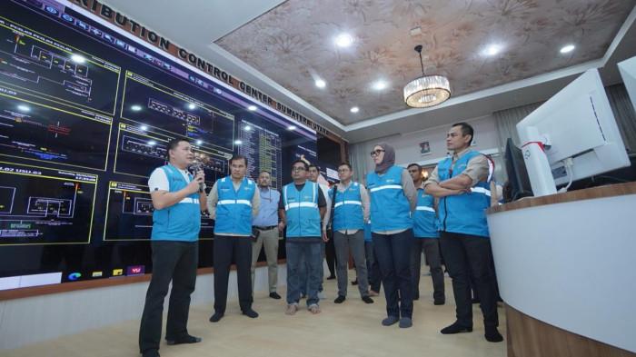 Manager PLN UP2D Sumut, Afif Yasri, saat menjelaskan kondisi kelistrikan Sumatera Utara.