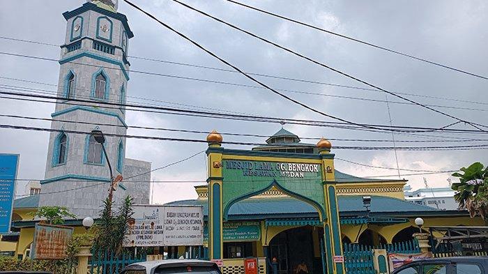 Masjid Lama Gang Bengkok yang merupakan satu di antara masjid bersejarah di Kota Medan, Sumatera Utara, Rabu (12/4/2023) 
 