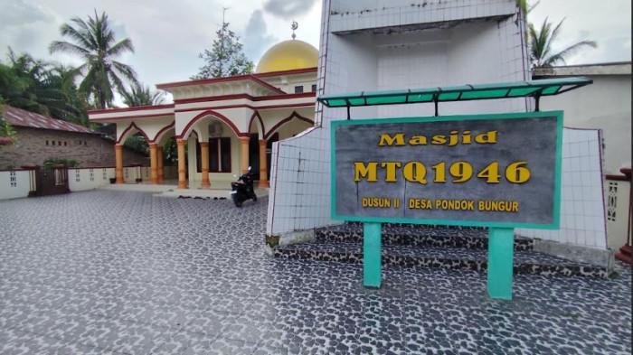 Masjid MTQ 1946 merupakan monumen peninggalan sejarah terjadinya lomba baca kitab suci Al Quran di Indonesia yang terletak di Dusun II, Desa Pondok Bungur, Kecamatan Rawang Panca Arga, Kabupaten Asahan.
