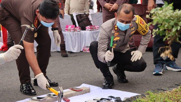 Kajari Sergai dan Kapolres Lakukan Pemusnahan Barang Bukti Kasus Narkoba