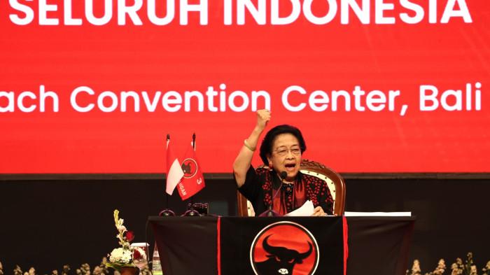 BIMTEK PDIP - Ketua Umum DPP PDI Perjuangan (PDIP) Megawati Soekarnoputri memberikan arahan kepada peserta Bimbingan Teknis (Bimtek) Fraksi PDIP se-Indonesia di The Meru & Bali Beach Convention Center, Sanur, Denpasar, Bali, Rabu (30/7/2025). Megawati terpilih kembali sebagai Ketua Umum PDIP lewat Kongres ke-6 di Bali Nusa Dua Convention Center (BNDCC), Badung, Bali, Jumat (1/8/2025).