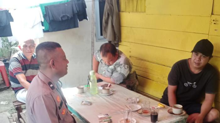 Ngopi Bareng, Dekatkan Polisi dan Masyarakat: Polsek Siantar Barat Sambangi Warganya di Simarito
