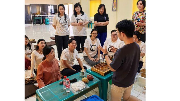 Mindfulness dalam Secangkir Teh: Latihan Hadir