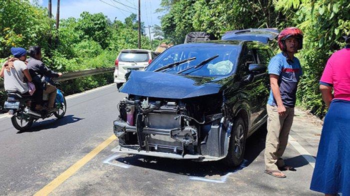 Hendak Mendahului Kendaraan Di Depannya, Truk Hantam Mobil Xenia di Jalinsum Dairi