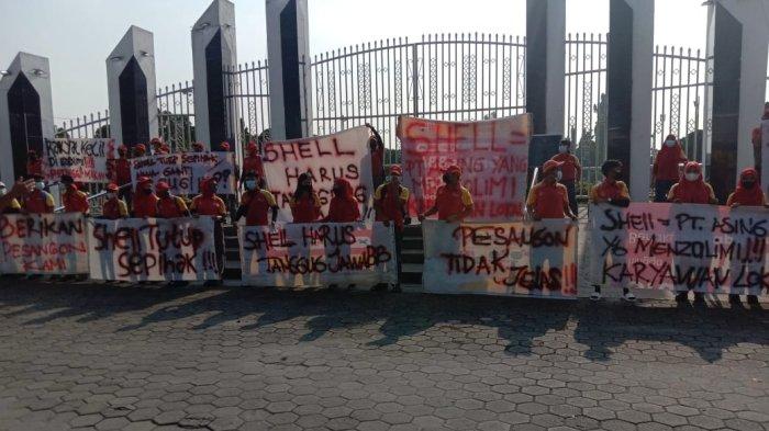 Bakal Dipecat, Puluhan Karyawan SPBU Shell di Medan Tuntut Perusahaan Bayar Pesangon & Sisa Kontrak