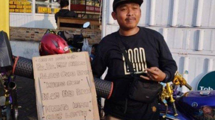 Kisah Unik Mudik Lebaran 2023 - Gagal Bawa Calon Istri, Pemudik Ini Tulis Pesan di Motornya. .