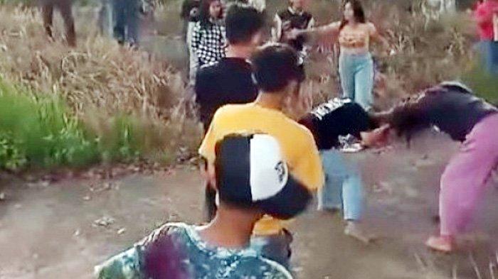 AKHIRNYA Kedua Siswi yang Duel Maut Pakai Celurit Ditetapkan Tersangka, Ini Penyebab Perkelahian