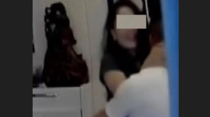 Kepergok Bawa Pria Lain ke Dalam Kamar, Wanita ini Bersikap Santai dan Pilih Ceraikan Suaminya