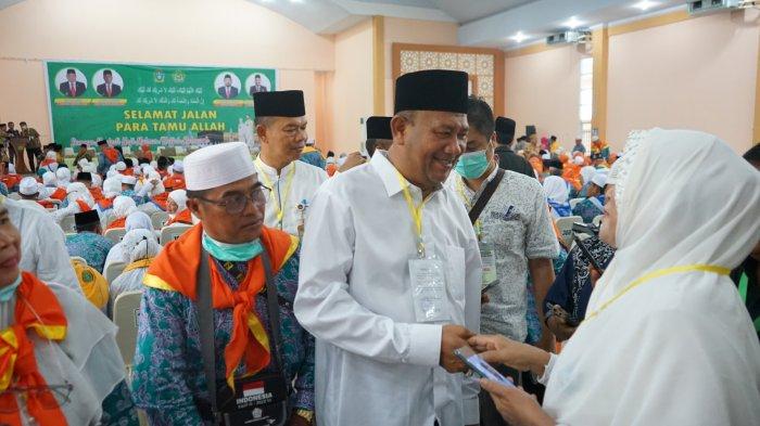 Lepas JCH dari Asrama Haji Medan, Plt Bupati Langkat Afandin Ingatkan Tidak Menyiakan Waktu