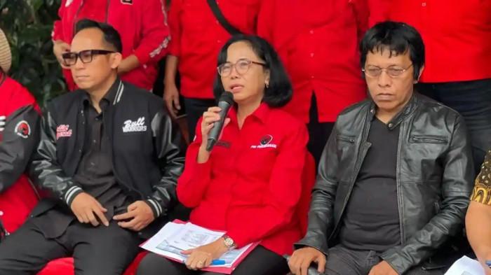 PDIP BONGKAR ANGGARAN MBG: Ketua DPP PDIP yang juga Wakil Ketua Komisi X DPR RI Fraksi PDIP, MY Esti Wijayati dan Wasekjen DPP PDIP Bidang Komunikasi, Adian Napitupulu saat konferensi pers di Sekolah Partai Lenteng Agung, Jakarta, Rabu (25/2/2026).