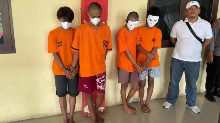 PELAKU PEMBUNUHAN : Empat pelaku pembunuhan terhadap Muhammad Ilham siswa SMP Lubuk Pakam dihadirkan dihadapan awak media di Polresta Deli Serdang, Rabu (20/8/2025). Kasus ini sempat dikira kecelakaan karena direkayasa para pelaku.