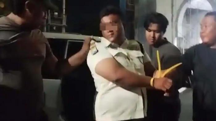 PENYEBAB Satpam Tusuk Satpam di Surabaya, Pelaku Sempat Pinjam Akun Pinjol Korban Berujung Cekcok