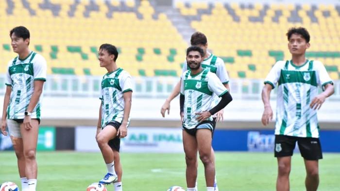PSMS Medan melakukan latihan jelang laga melawan Adhyaksa FC, di Banten International Stadium, Sabtu (18/10/2025), besok.