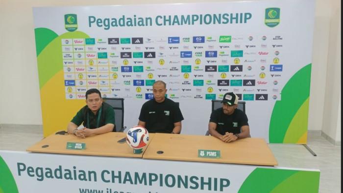 PSMS MEDAN - Pelatih Kepala PSMS Medan Eko Purdjianto bersama Ari Maring saat sesi press conference di Stadion Utama Sumatra Utara, Kamis (29/1/2026). PSMS Medan akan menjamu FC Bekasi City di pekan ke-18 Pegadaian Championship musim 2025/2026.