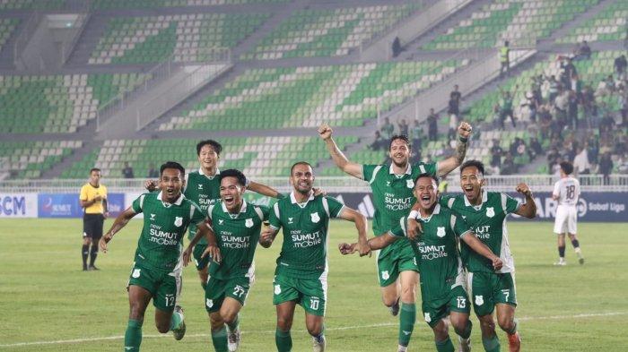 PSMS VS SUMSEL- Seleberasi pesepakbola PSMS Medan seusai mencetak gol ke gawang Sumsel United pada lanjutan pertandingan Pegadaian Championship Musim 2025/2026, di Stadion Utama Sumatera Utara, Deliserdang, Sabtu (14/2/2026).  Hasil akhir pertandingan PSMS Medan berhasil raih poin penuh atas Sumsel United dengan skor 3-1.