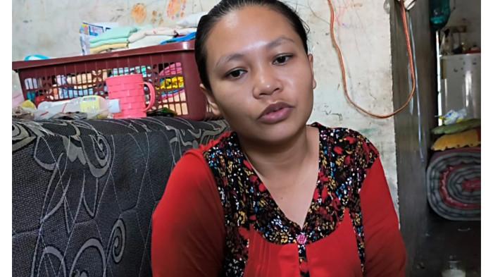 PUNGLI- Minta Ito Harahap (30) mengaku menjadi korban dugaan pungutan liar yang dilakukan Kepala Lingkungan I.  Ibu tiga anak ini menyebut hanya menerima BLT Kesra sebesar Rp500 ribu seharusnya Rp 900 Ribu Kamis (5/3/2026).