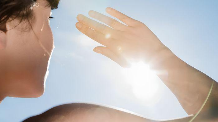 Pakai Sunscreen Lagi di Atas Makeup?