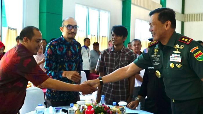 Pangdam XXI/Radin Inten, Mayjen TNI Kristomei Sianturi, menggelar dialog interaktif bertajuk 