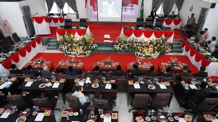 Paripurna DPRD Toba Mendengarkan Pidato