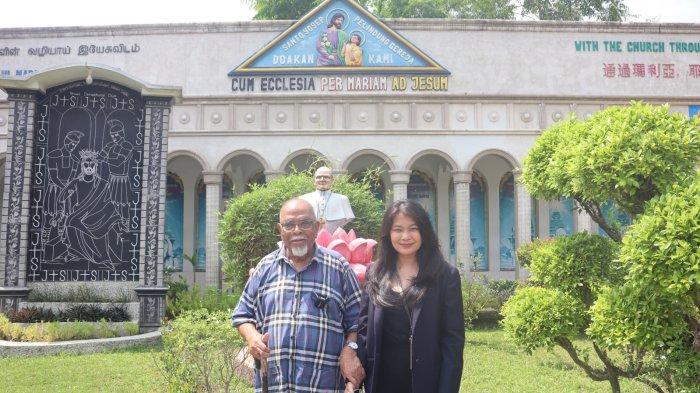 Cerita Pastor James, Ada Jemaat Saking Senangnya Tak Sengaja Lempar Topi ke Paus Yohanes Paulus II