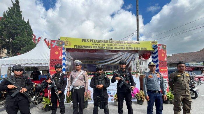 Patroli Skala Besar Brimob Polda Sumut di Taput-Humbahas Untuk Keamanan Natal dan Tahun Baru 2025