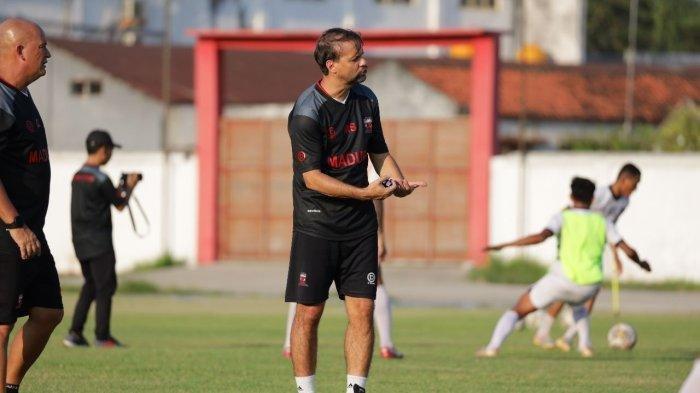MAURICIO SAOZA - Pelatih Persija , Mauricio Souza