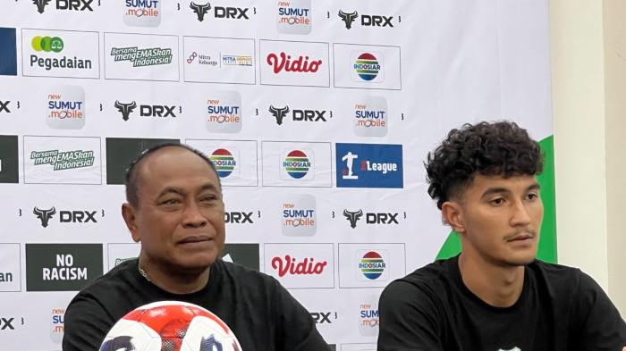 Pelatih PSMS Medan dan Pemain Zikri Ferdiansyah ketika konfrensi Pre-Macth di Stadion Utama Sumatra Utara, Kamis (11/9/2025). PSMS Medan akan menjamu Persekat Tegal dalam laga perdana Championship 2025/2026.