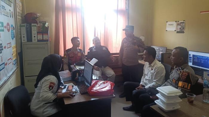 Ka SPKT Polres Padanglawas Beri Arahan untuk Melayani Masyarakat secara Humanis