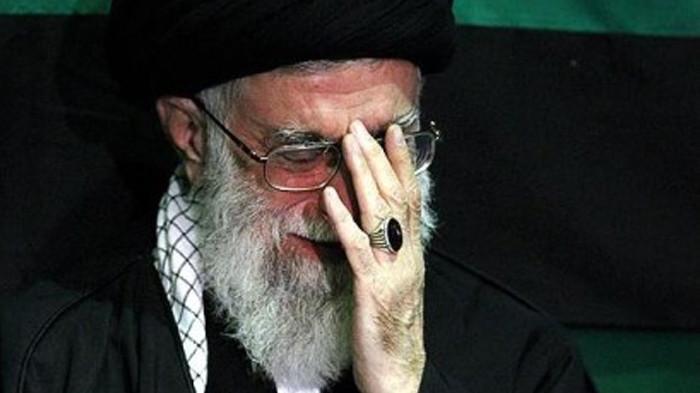 Pemimpin tertinggi Iran, Ayatollah Ali Khamenei (86), dipastikan tewas pascaserangan gabungan Amerika Serikat (AS) dan Israel, pada Sabtu (28/2/2026).Dalam serangan hari pertama ini, korban tewas mencapai 148 orang. Selain Ayatollah Ali Khamenei, 7 pejabat negara lainnya ikut tewas.