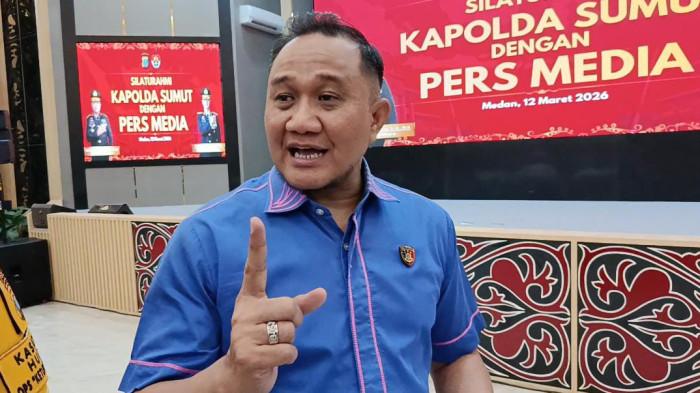 Direktur Reserse Kriminal Khusus Polda Sumut Kombes Rahmat Budi Handoko ketika diwawancarai update penanganan tambang emas ilegal di Desa Panabari, Kecamatan Tano Tombangan, Tapanuli Selatan, Kamis (12/3/2026). Meski sudah 10 hari berlalu, pihaknya cuma menetapkan operator alat berat dan mekanik sebagai tersangka.