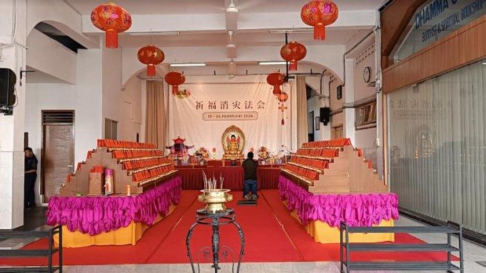 Suasana Imlek 2024 di Vihara Borobudur Medan, Pengunjung Mulai Ramai untuk Berdoa dan Ziarah