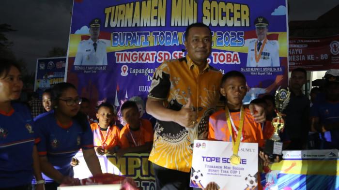 Penutupan Turnamen Mini Soccer Bupati Toba Cup I 2025